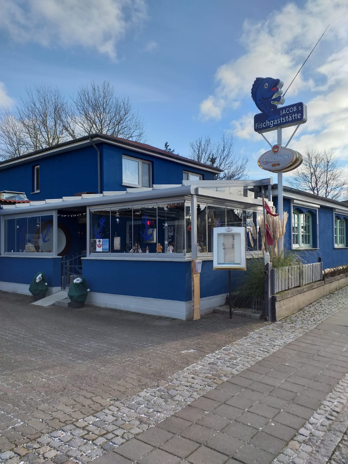 Surfer und Kiter im Wieker Bodden